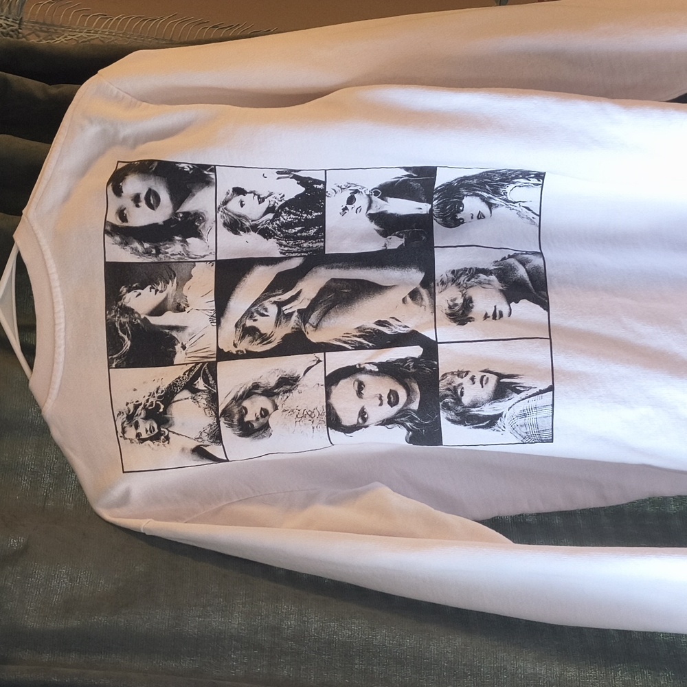 Era's Tour Authentic Large Sweatshirt